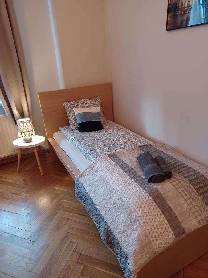 Real Vip Hostel Krasków Eksteriør bilde